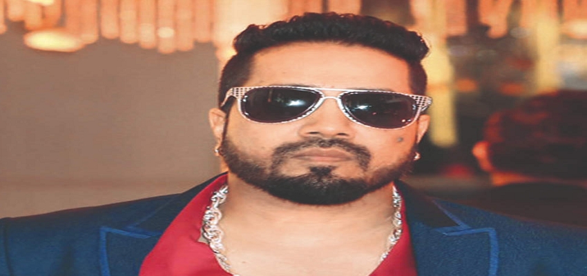 17 साल पुराने मामले को लेकर फिर सुर्खियों में छाए मीका सिंह, राखी सावंत ने करवाई थी FIR दर्ज