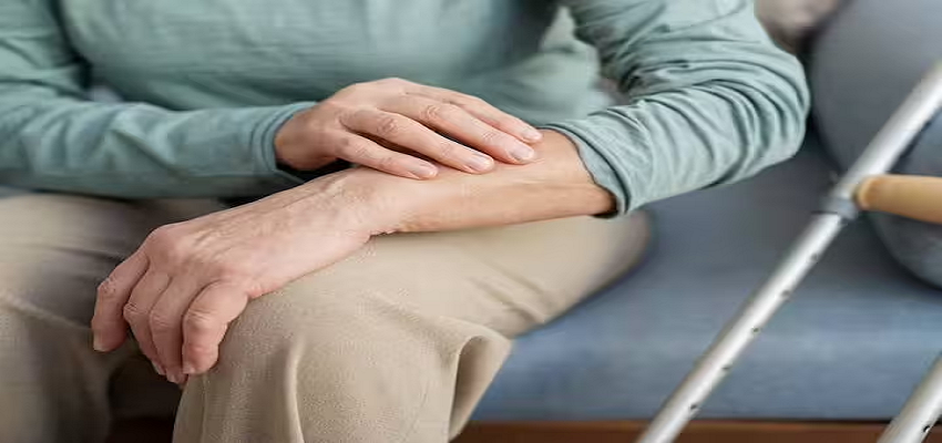 PARKINSON DISEASE: तेजी के साथ बढ़ रही है युवाओं में पार्किंसंस की बीमारी, जानें लक्षण