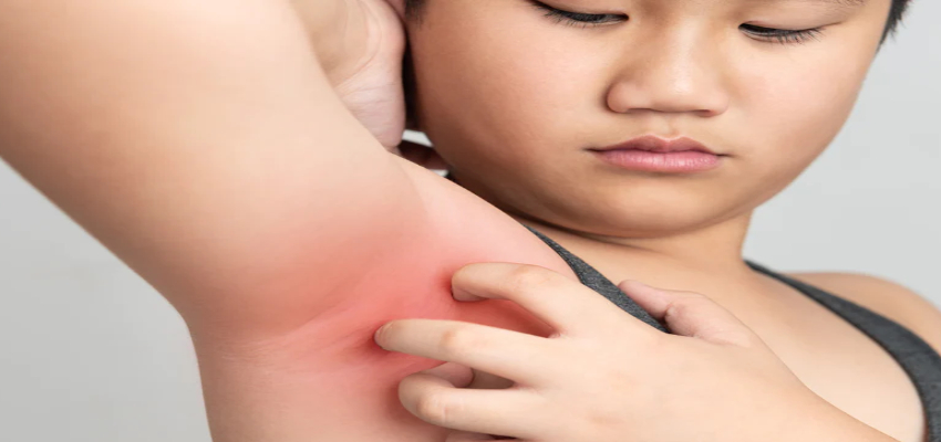 आर्मपिट में हो रही खुजली को न करें नजर अंदाज, बन सकता है कैंसर का कारण