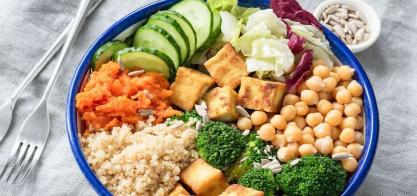 High Protein Diet: बॉडी बनाना चाहते हैं, पर मीट नहीं खाते?  तो इस वेजीटेरियन डाइट को करें फॉलो