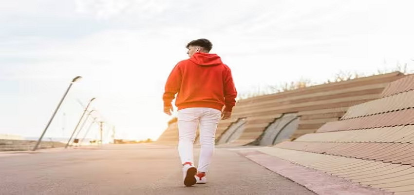 HEALTH TIPS: सेहत को स्वस्थ रखने के लिए रोजाना करें रिवर्स वॉकिंग, इन बीमारियों की होगी छुट्टी