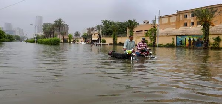 Pakistan के खैबर पख्तूनख्वा में भारी बारिश से कोहराम, ओलावृष्टि से 25 की मौत, 145 घायल