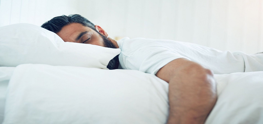 साल के 365 दिनों में से 300 दिन सोता है ये आदमी, लोगों ने कुंभकरण से की तुलना