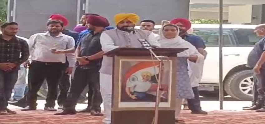 Punjab News: पिछली सरकार पर जमकर बरसे भगवंत मान, ‘पूर्व मंत्रियों ने पद का दुरुपयोग करके लोगों को लूटा’