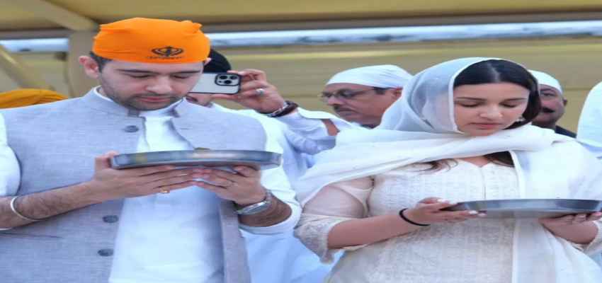 गोल्डन टेंपल पहुंचे परिणीति और राघव, सगाई के बाद पहली बार पहुंचे गुरु नगरी