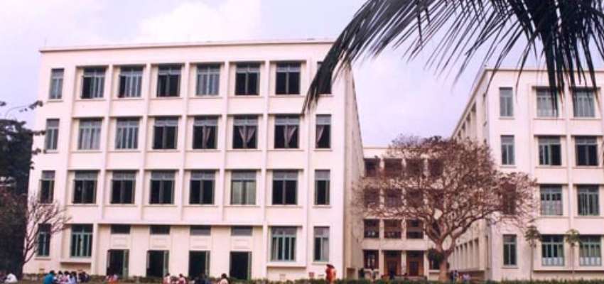 Loreto College के एक फैसले ने मचा दिया हड़कंप, अब मांगी माफ़ी