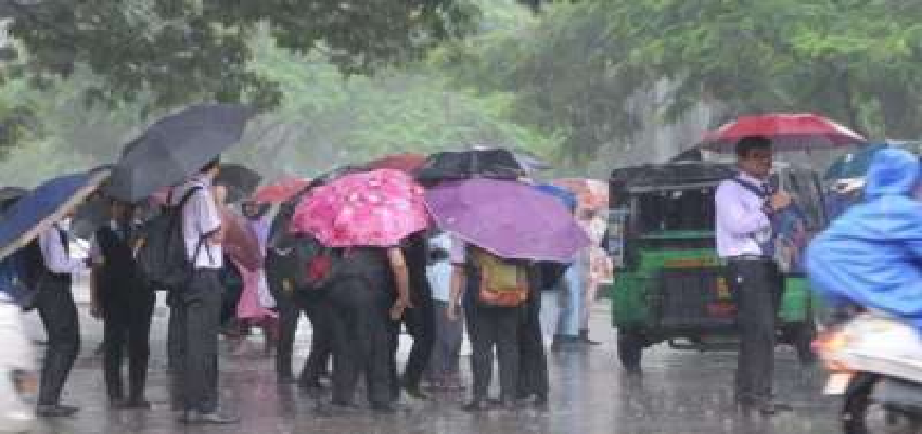 सोमवार को बंद रहेंगे सभी स्कूल, भारी बारिश के कारण CM अरविंद केजरीवाल का ऐलान