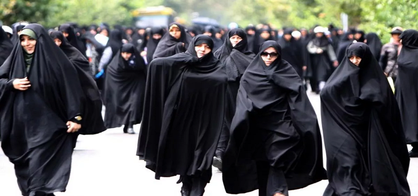 IRAN DRESS CODE: ईरान की महिलाएं नहीं पहन सकती टाईट कपड़े, हर समय मोरल पुलिस रखती है निगरानी