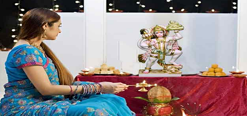 अगर महिलाएं करना चाहती हैं हनुमानजी की पूजा, तो इन बातों का रखना होगा ध्यान