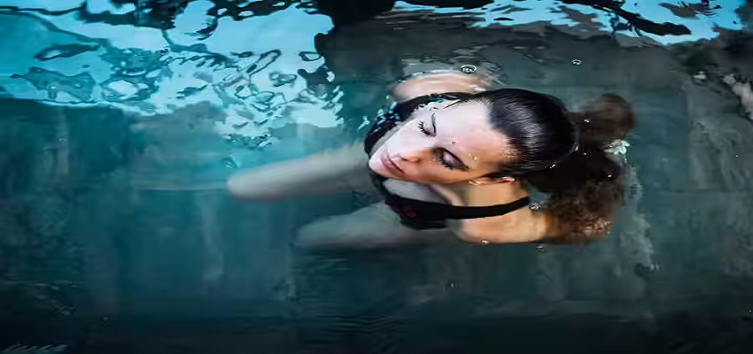 क्या है कोल्ड वॉटर थेरेपी? जो सेहत को देती है कई तरह के फायदे