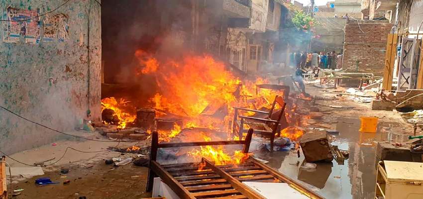 चर्च में तोड़फोड़...अल्पसंख्यकों पर हमला, जानें पाकिस्तान में किस कानून के बाद बढ़ा साम्प्रदायिक तनाव