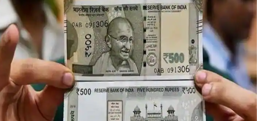 अगर आप भी फोन कवर के पीछे रखते है नोट, तो हो जाए सावधान?