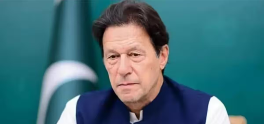 पाकिस्तानी आर्मी ने इमरान खान को दिए दो विकल्प, बोले- राजनीति छोड़े या फिर.....