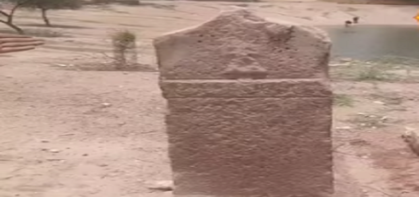 भारत के इस गांव में डाकू-चोर घूसने पर मूर्ति लगाती है आवाज! प्रसाद के रुप में चढ़ते है झाडू-मखाणें