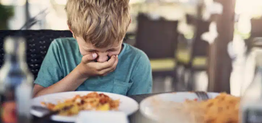 food poisoning: स्कूल में पढ़ने वाले छात्रों की हुई तबीयत खराब, 30 बच्चें अस्पताल में हुए एडमिट