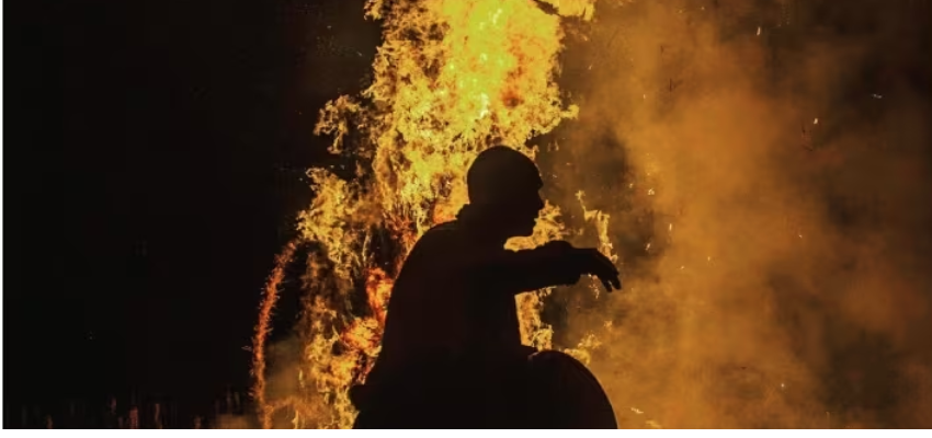 पश्चिम बंगाल के दत्तपुकुर की पटाखा फैक्ट्री में विस्फोट, कई घर जलकर हुए खाक