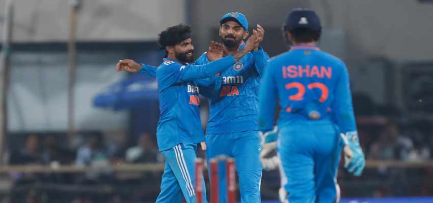 IND VS AUS: दूसरे वनडे में टीम इंडिया ने बनाए कई बड़े रिकॉर्ड, ऐसा करने वाला बना पहला देश