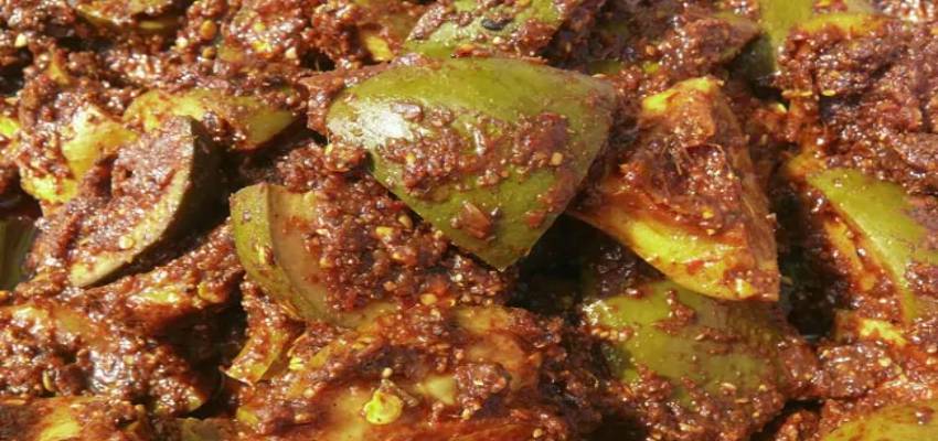 Health Tips: हड्डियों के साथ साथ दिल की बिमारी का भी खतरा बढ़ाता आचार का सेवन, जानें इसके नुकसान