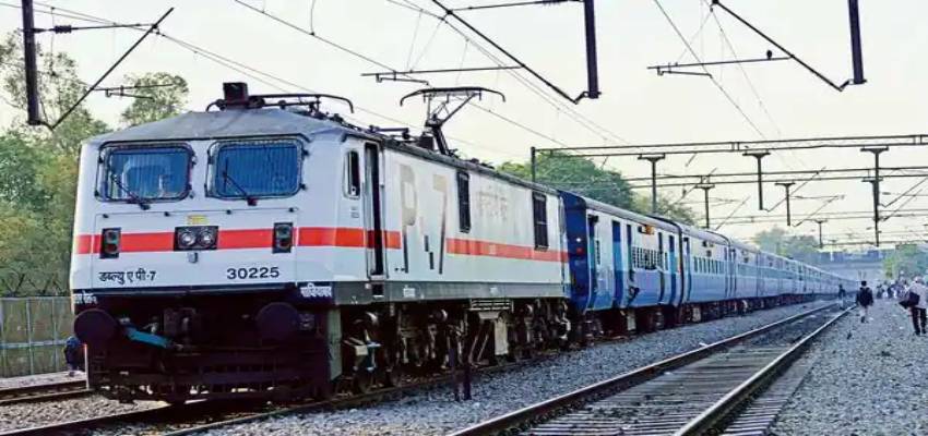 Special Train: त्योहार के सीजन में अब टिकट के लिए नहीं करनी पड़ेगी मश्क्कत, भारतीय रेल चलाएगी 300 स्पेशल ट्रेनें
