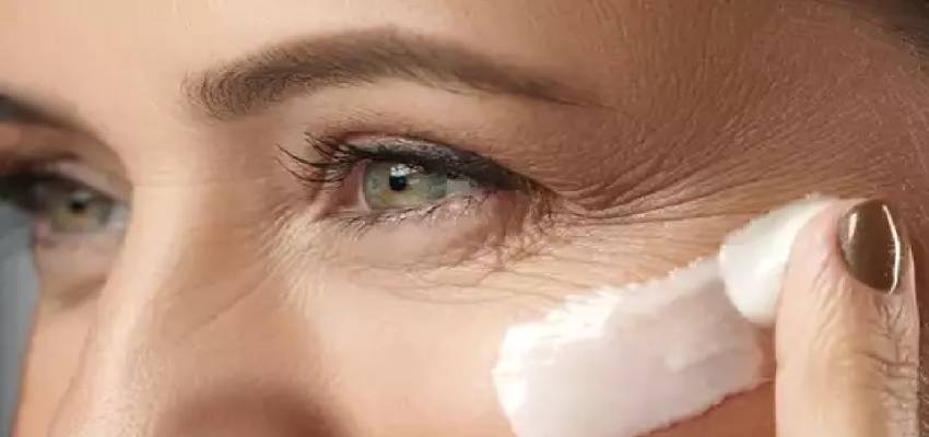 Skin Tips:  अपनी डाइट में शामिल करें ये चीजें, बढ़ती उम्र में चेहरा रहेगा जवां