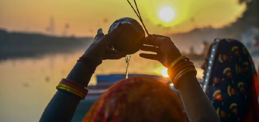 Chhath Puja 2023: महाछठ पर्व का आज तीसरा दिन, जानें  संध्या अर्घ्य का शुभ मुहूर्त और पूजा विधि