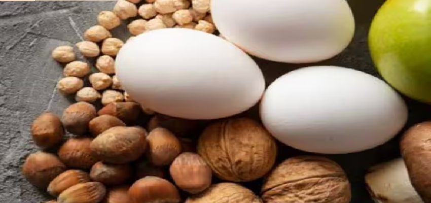 Health Tips: अंडा या नट्स दोनों में से कौन सी चीज है हेल्दी? जानें