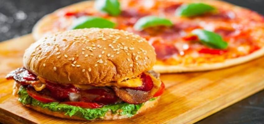 Junk Food आपको बना रहा है बूढ़ा, जानें ये कैसे कर रहा है आपको अंदर से खोखला