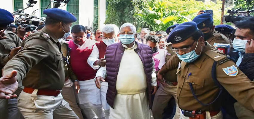 Land For Job Scam: ‘अगर मेरे पापा को खरोच आया तो…’, ED पर भड़की लालू यादव की बेटी रोहिणी