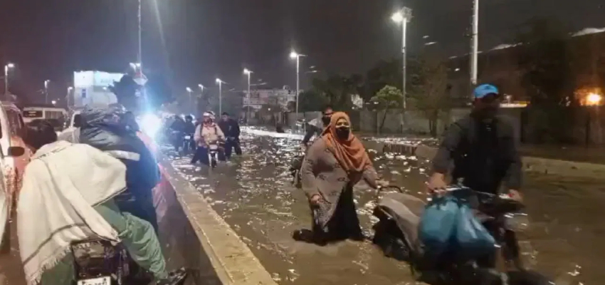 पाकिस्तान में बारिश ने ढाया कहर, घरों अस्पतालों में घुसा पानी