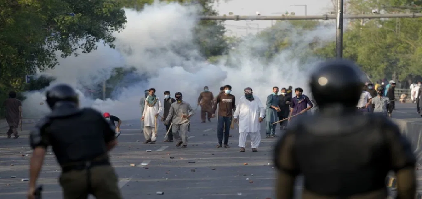 Pakistan Election: क्या चुनावी नतीजों के बाद पाकिस्तान में छिड़ सकता है गृहयुद्ध? जानें अभी कैसे है हालत