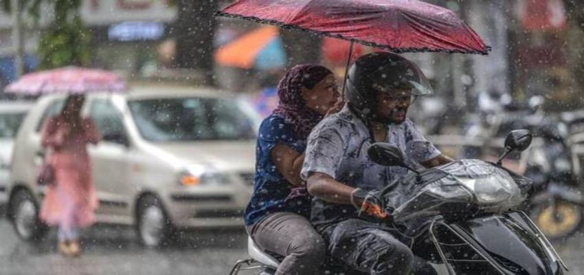 Weather Update: दिल्ली में एक बार फिर बदला मौसम का मिजाज, 3 दिन बारिश का अलर्ट