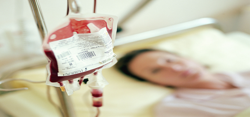 Blood Transfusion: गलत ग्रुप का खून लेना क्यों है खतरनाक? जानें शरीर में कैसे दिखते है सिम्टम्स