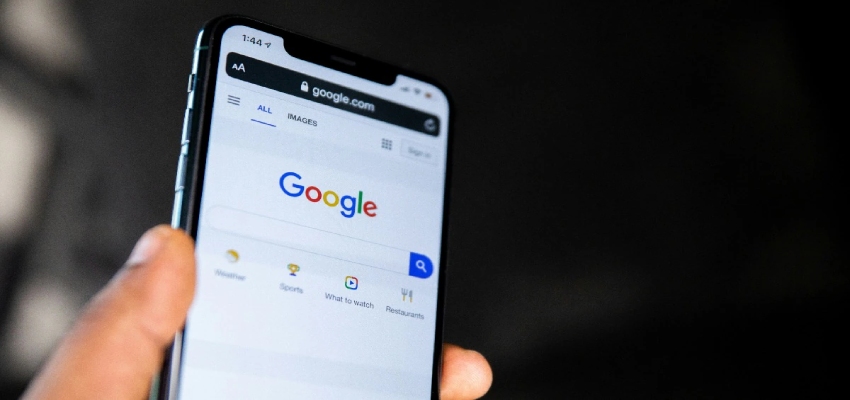 सरकार के कड़े एतराज का असर, Google ने कुछ ही घंटों में वापस लिया भारतीय एप्स हटाने का फैसला
