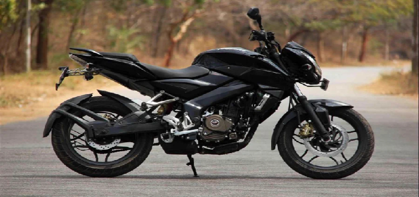 बजाज लॉन्च कर रहा पहली CNG Bike, जानें इसकी कीमत और दमदार फीचर्स