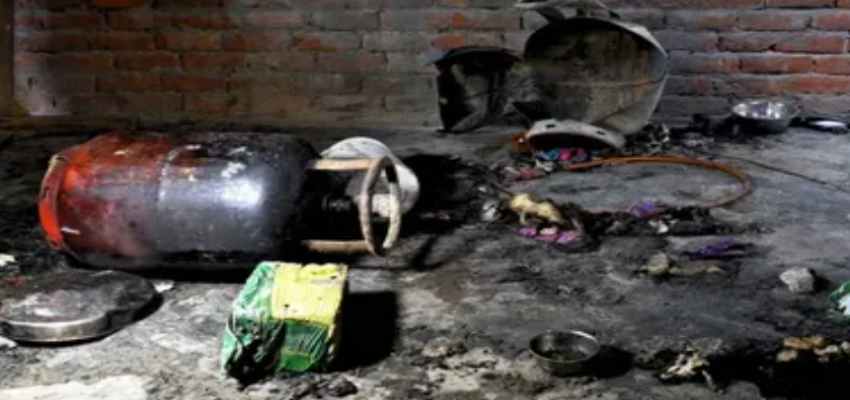 Jaipur Cylinder Blast : सिलेंडर ब्लास्ट में झुलसा पूरा परिवार, पति-पत्नी समेत तीन बच्चों की मौत