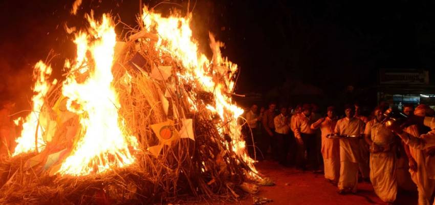 Holika Dahan 2024: रविवार या सोमवार....कब है होलिका दहन 2024, जानिए