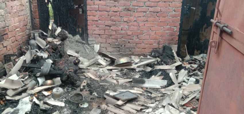 Deoria Cylinder Blast: देवरिया में फटा सिलेंडर, एक ही परिवार के चार लोगों की दर्दनाक मौत