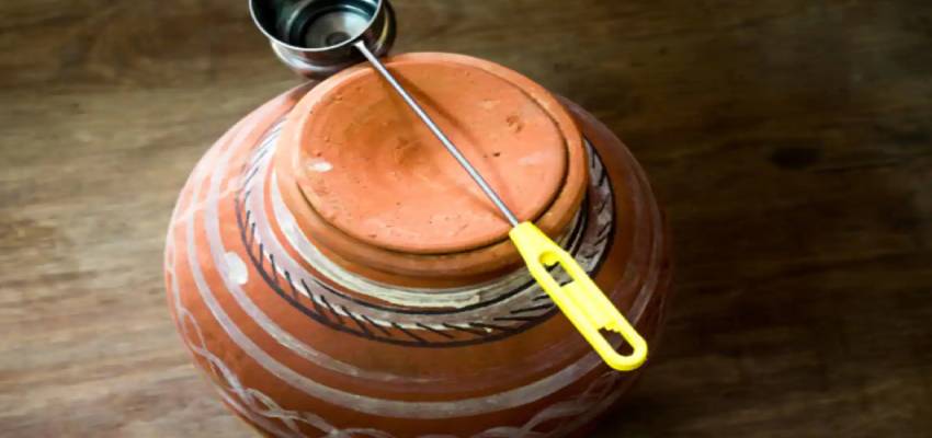 Health Tips: गर्मियों में फ्रीज के बजाय करें मटके के पानी का सेवन, सेहत को मिलेंगे अनगिनत लाभ