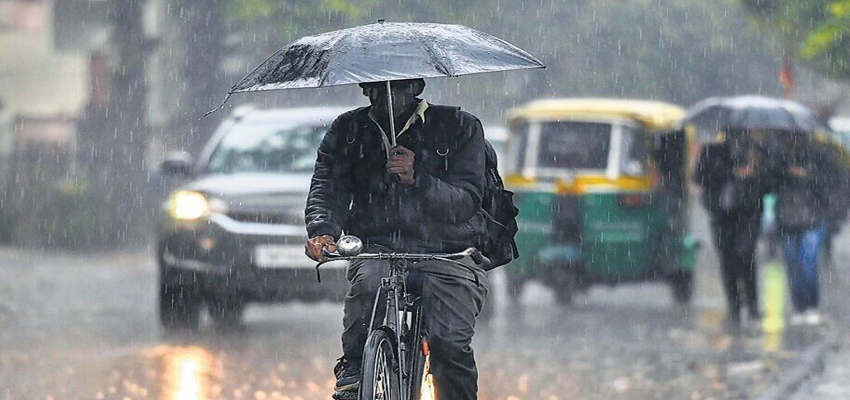 दिल्ली-NCR में अचानक बदला मौसम का मिजाज, गरज चमक के साथ हुई तेज बारिश, IMD ने जारी किया अलर्ट