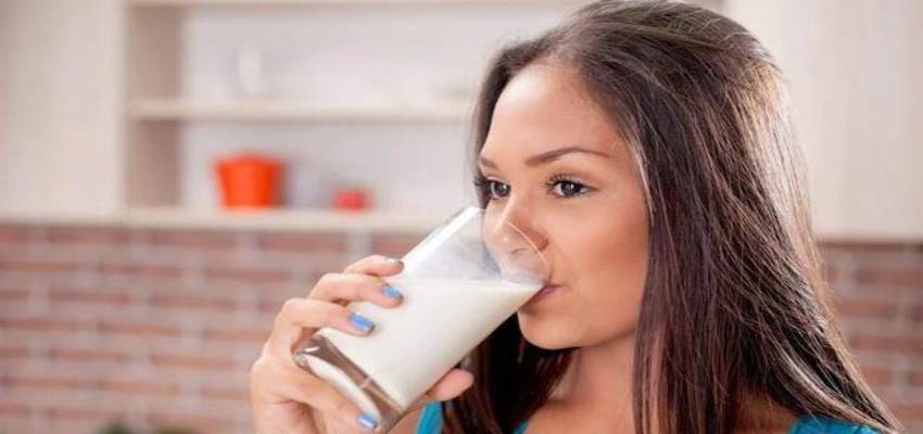 रात में दूध में मिलाकर पिएं ये 3 चमत्कारी चीजें, शरीर को मिलेंगे जबरदस्त फायदें