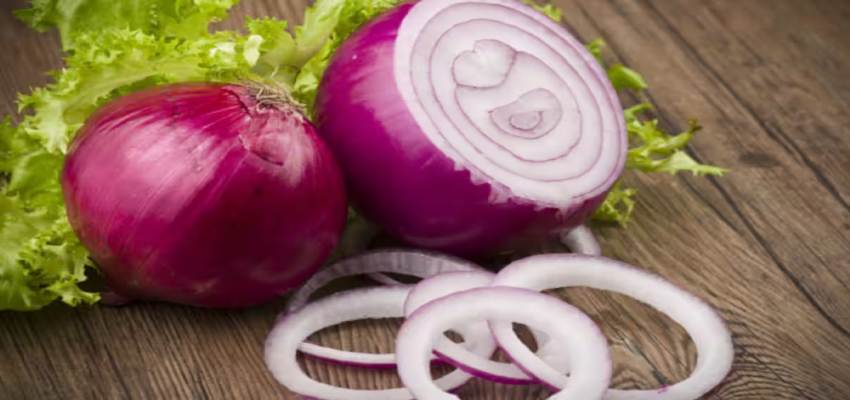 गर्मियों में कच्चा प्याज खाने के हैं शानदार फायदे, तुरंत करें डाइट में शामिल