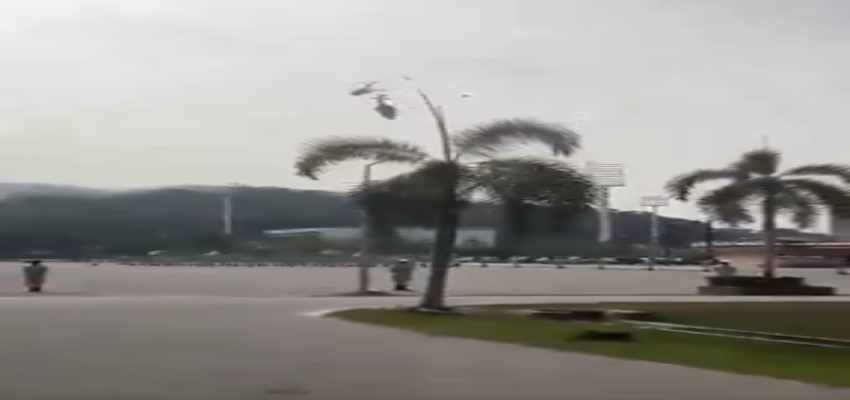 Malaysia News: हवा में टकराए नेवी के दो हेलीकॉप्टर, 10 लोगों की दर्दनाक मौत