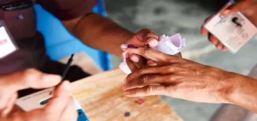 Lok Sabha Election 2024: यूपी में पकड़े गए 53 फर्जी मतदाता, मचा हड़कंप