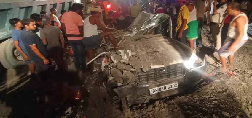 Bhagalpur Road Accident:  बारातियों से भरी कार पर पलटा ट्रक, 6 की मौत, तीन गंभीर रूप से घायल