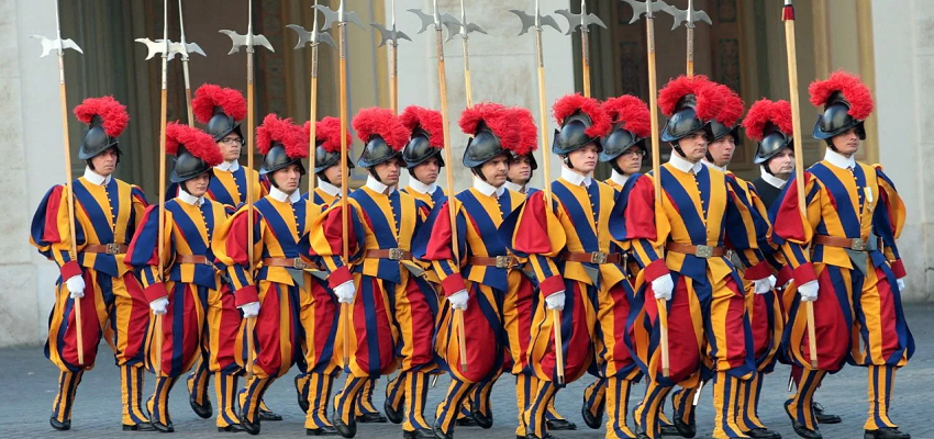 ऐसी दिखती है दुनिया की सबसे छोटी सेना, जो बस एक आदमी को करती है प्रोटेक्ट, जानें खासियत