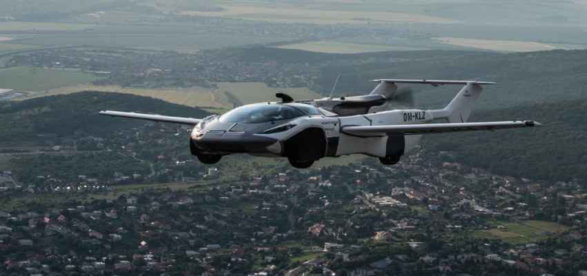 
							Worlds First Electric Flying Car: इस सेलिब्रिटी ने की दुनिया के पहले Flying Car की सवारी, इसके फीचर्स कर देंगे आपको हैरान