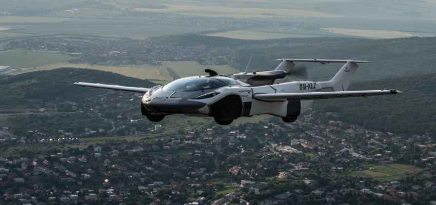 Worlds First Electric Flying Car: इस सेलिब्रिटी ने की दुनिया के पहले Flying Car की सवारी, इसके फीचर्स कर देंगे आपको हैरान