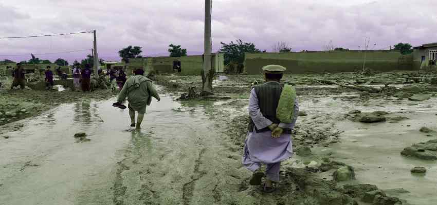 
							Afghanistan flood: अफगानिस्तान में बाढ़ ने मचाई भारी तबाही, 300 लोगों की मौत; हजारों की संख्या में बेघर हुए लोग