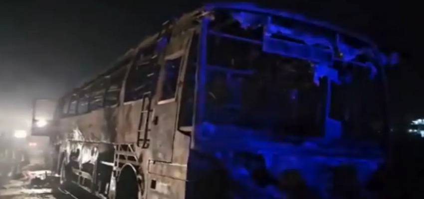 Haryana: नूंह में दर्दनाक सड़क हादसा, KMP पर श्रद्धालुओं से भरी टूरिस्ट बस में लगी आग, 8 की मौत