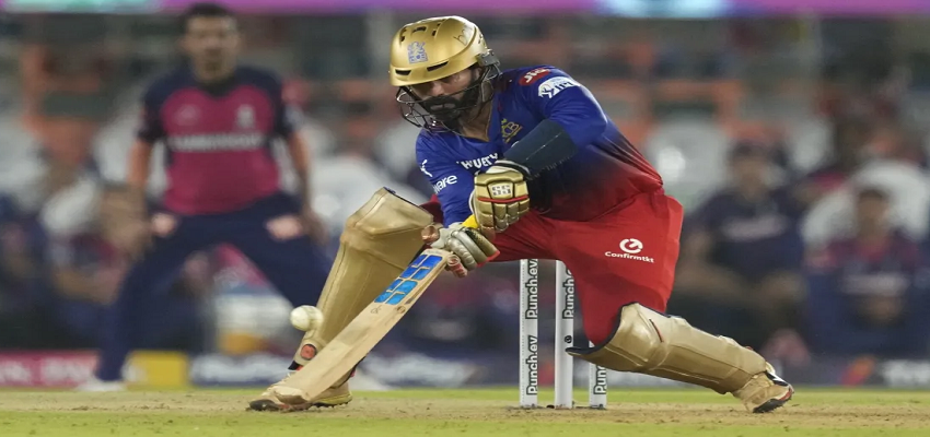 RCB की हार के साथ खत्म हुआ दिनेश कार्तिक का IPL करियर, आखिरी मैच में इस खास अंदाज में हुई विदाई